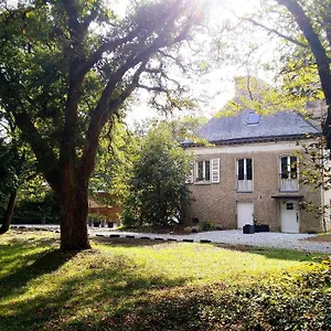 Kastellren - - Grand Parking Prive Rennes